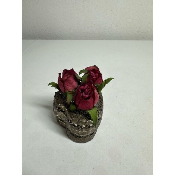 Vintage Metal Trinket Box Heart Shaped Artificial Roses Trim - Picture 1 of 11
